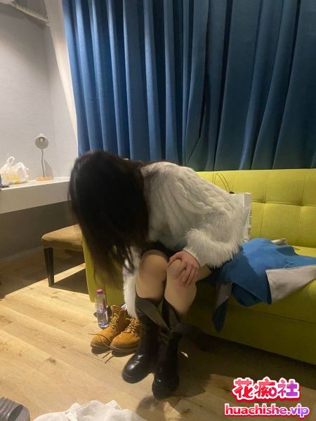 骚婊眼镜教师泄密私拍