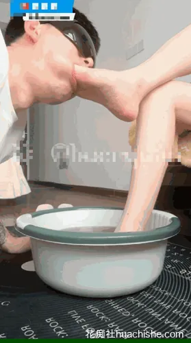 不二犬buerquan 黑丝白袜臭脚骚逼踩射预览图12