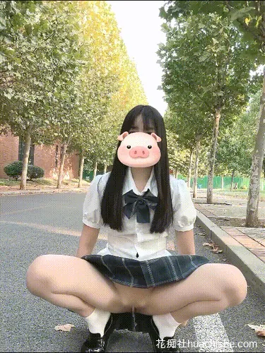 BOBOTU 萝莉风随处尿尿户外露出预览图01